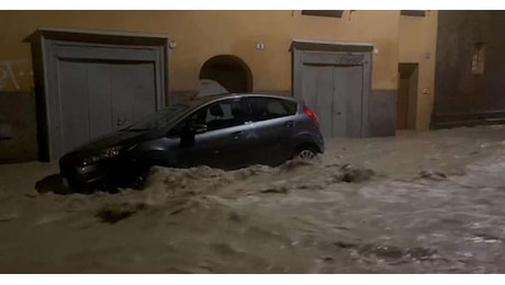 Piogge torrenziali, la città di Bologna finisce sott'acqua