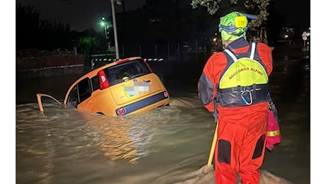 Frane e strade chiuse in Emilia Romagna: le immagini dell'alluvione. VIDEO