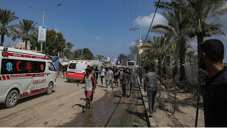Gaza, raid di Israele sul campo profughi di Khan Younis: almeno 70 morti e 100 feriti