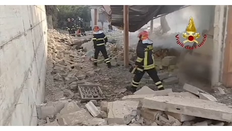 IL VIDEO. Esplosione a Ercolano in fabbrica di fuochi d'artificio, almeno 3 morti