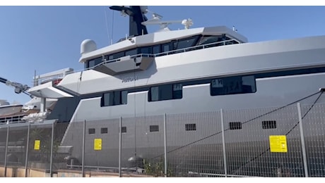 Il mega yatch di Jeff Bezos è approdato al porto di Cagliari
