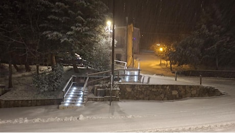 Neve sul Gargano e sui monti Dauni: mezzi spalaneve e spargisale in azione per liberare le strade