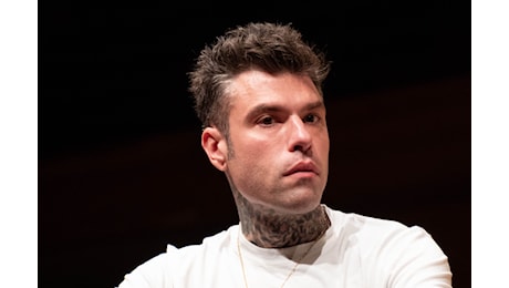 Il medico che ha soccorso Fedez dopo il malore: Dolori addominali e vomito, ma ha preferito andare via