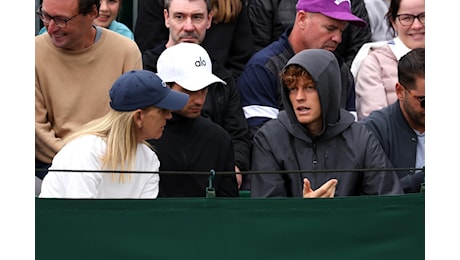 Jannik Sinner e Anna Kalinskaya ancora più uniti, l'azzurro la osserva a Wimbledon