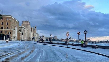 Grandine a Bari, neve sul Gargano: il freddo cala sulla Puglia