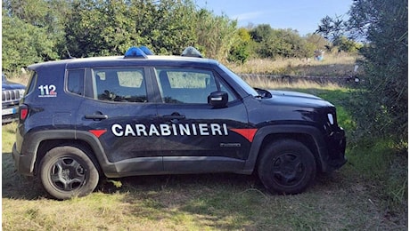 Madre e figlio trovati morti a Orbetello a Grosseto nel giardino, allarme di un passante: aperta indagine