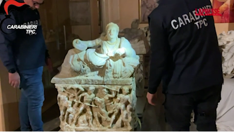 VIDEO Perugia, scavi illegali a Città della Pieve: sequestrati reperti etruschi