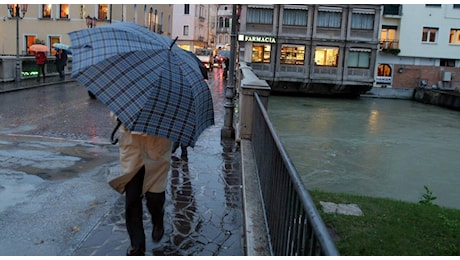 Allerta meteo per forti raffiche di vento, la protezione civile nei Comuni annuncia l'avvio della fase operativa di allarme