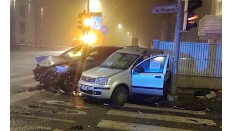 Schianto nella notte a Carpi, morto un ventenne