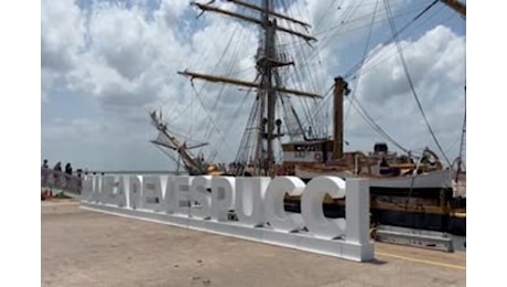 Australia, fila per salire sul Vespucci a Darwin