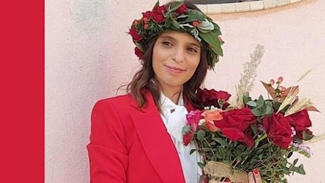 Il ricordo dell’ateneo per Martina: la foto con le rose rosse il giorno della laurea