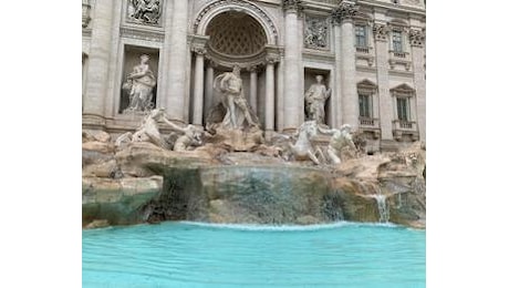 Fontana di Trevi, torna l'acqua. Gualtieri: '400 persone alla volta'