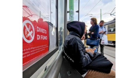 Milano mette al bando il fumo dal primo gennaio 2025: divieto in tutte le aree pubbliche