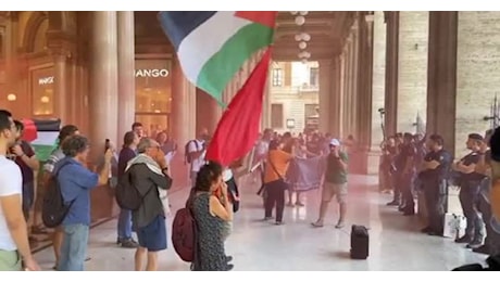 IL VIDEO. Herzog a Roma, manifestazione pro-Palestina davanti a Palazzo Chigi