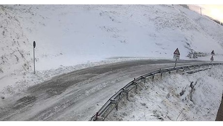 L'inverno all'improvviso: passi dolomitici imbiancati, ora la coda (molto ventosa) della perturbazione