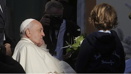 Il Papa in Corsica: Quanti bambini qui, ho visto solo 2 cagnolini