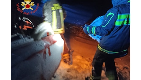 Tempesta di neve nel Casertano, 10 ragazzi intrappolati nelle auto salvati dai pompieri