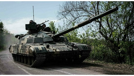 Russia, fuori uso cento carri armati T-90M. Putin li elogiò come «i migliori del mondo». Le caratteristiche