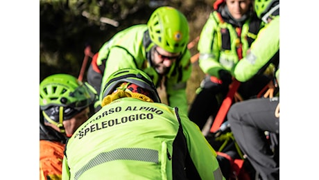 Speleologa incastrata nella grotta Bueno Fonteno, nella Bergamasca