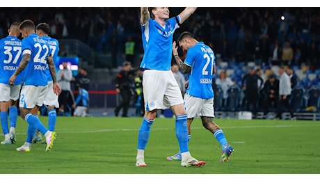 FOTO Sale la febbre scudetto a Napoli, spunta una statuina speciale di McTominay
