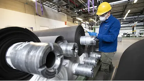 Allarme produzione industriale in Italia: è in calo da 26 mesi