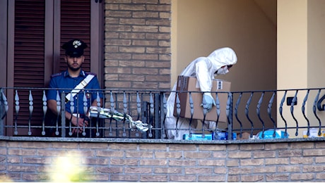 Donna strangolata in casa: il marito ha chiamato i carabinieri