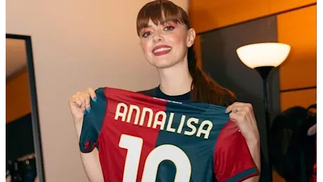 Genoa, regalo ad Annalisa: la maglia rossoblu