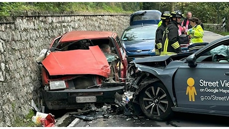 Ubriaco al volante dell'auto di Google Street View provoca un incidente frontale: il 38enne era 3 volte sopra il limite. Patente ritirata