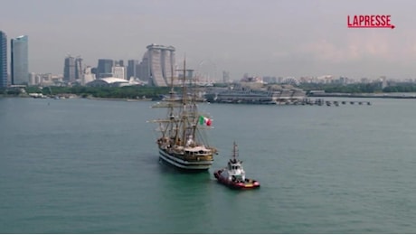 Amerigo Vespucci, il veliero approda a Singapore