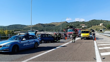 Incidente nel Catanzarese, morta una giovane nello scontro tra due auto sulla statale 106