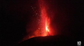 Etna, nuovo parossismo: fontane di lava e trabocco lavico