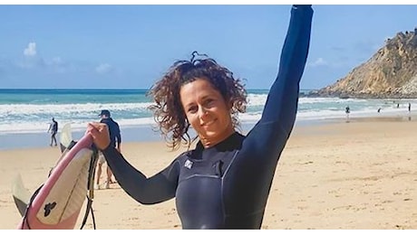 Surfista italiana giulia manfrini muore in Indonesia trafitta da un pesce spada