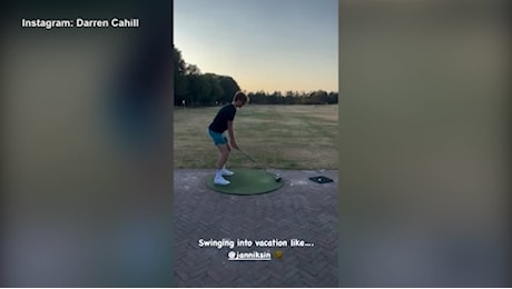 Video - Jannik Sinner sul campo da golf: colpi di scena e più risate che buche