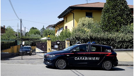 Neonati morti a Traversetolo, uno dei due sarebbe stato colpito alla testa: trovate macchie di sangue in bagno