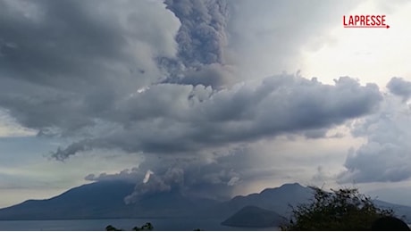 VIDEO Vulcano Lewotobi Laki Laki, 16mila evacuati per la nuova eruzione