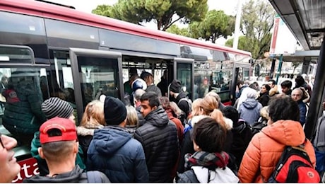 Roma, giovedì 18 luglio sciopero dei trasporti: a rischio bus e metro. Gli orari e le fasce di garanzia