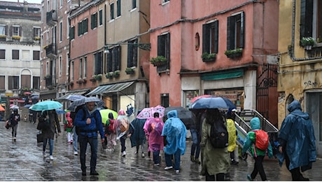 Allerta arancione in Sardegna e al Nord-ovest per nubifragi e temporali. Possibili alluvioni lampo, attenzione alle frane