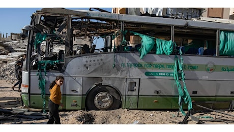 Scontri in Cisgiordania, l'esercito israeliano entra nei campi profughi