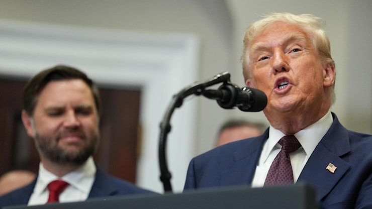 Regge l'accordo con l'Ue, Trump conferma dazi al 15%. Quelli per il Canada salgono al 35% - la Repubblica Regge l'accordo con l'Ue, Trump conferma dazi al 15%. Quelli per il Canada salgono al 35% - la Repubblica