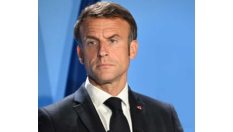 Macron, il 're solo' della Francia...