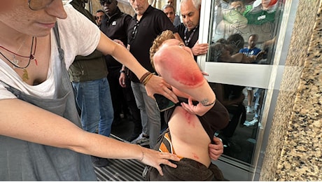 Tafferugli al Politecnico tra Pro Palestina e security, ferita una ragazza. Studenti e un professore incatenati ai cancelli per protesta