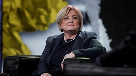 Calderone e i sospetti sulla laurea, la Procura apre un fascicolo. La ministra: «Nessun reato e nessun indagato, per me la storia finisce qui»