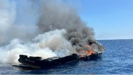 Stefania Craxi e Marco Bassetti salvati ieri dall’incendio sulla barca (poi affondata) all’Isola d’Elba