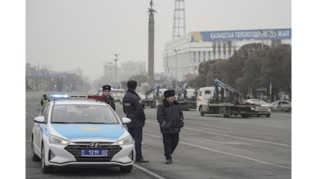 Aereo in volo da Baku a Grozny precipita in Kazakistan: oltre 40 morti ma ci sono sopravvissuti