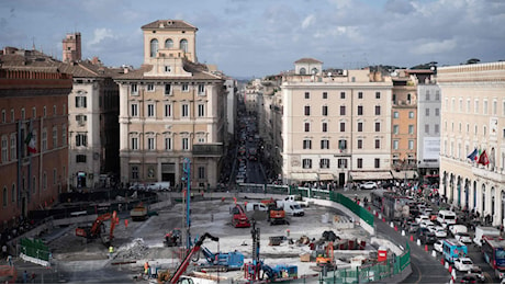 Metro C, sul taglio dei fondi si apre uno spiraglio. Giorgetti: “Serve il progetto”. Gualtieri: “Pronti al confronto”