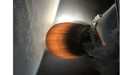 Il secondo stadio di un Falcon 9 di SpaceX è esploso nello spazio, fallendo la missione