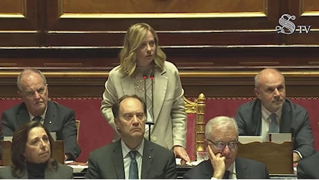 Premier time duello Meloni-opposizioni: Ci fa la supercazzola. Lei: Ho trovato situazioncine
