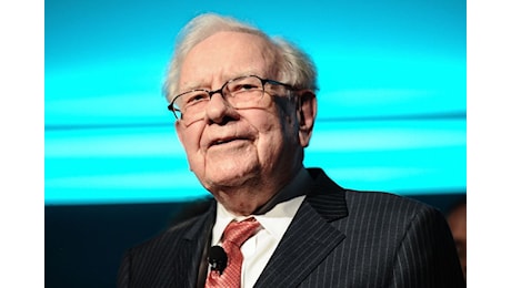 Berkshire Hathaway alza il velo sulla trimestrale, Buffett vende azioni BofA e Apple