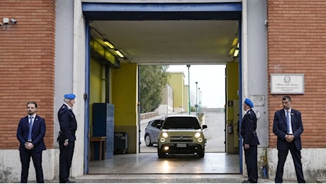 Giubileo: Papa Francesco apre la Porta Santa nel carcere di Rebibbia, è la prima volta nella storia