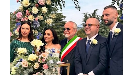 De Laurentiis celebra un matrimonio in Brianza, allo sposo dice: Non è che nascondi la tua juventinità?